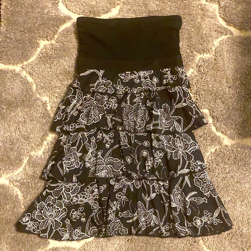 EXPRESS STRAPLESS TIERED RUFFLE FLORAL DRESS